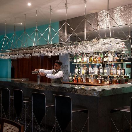 The Blue Water - Geoffrey Bawa Heritage - City Resort Hotel Wadduwa Exteriör bild