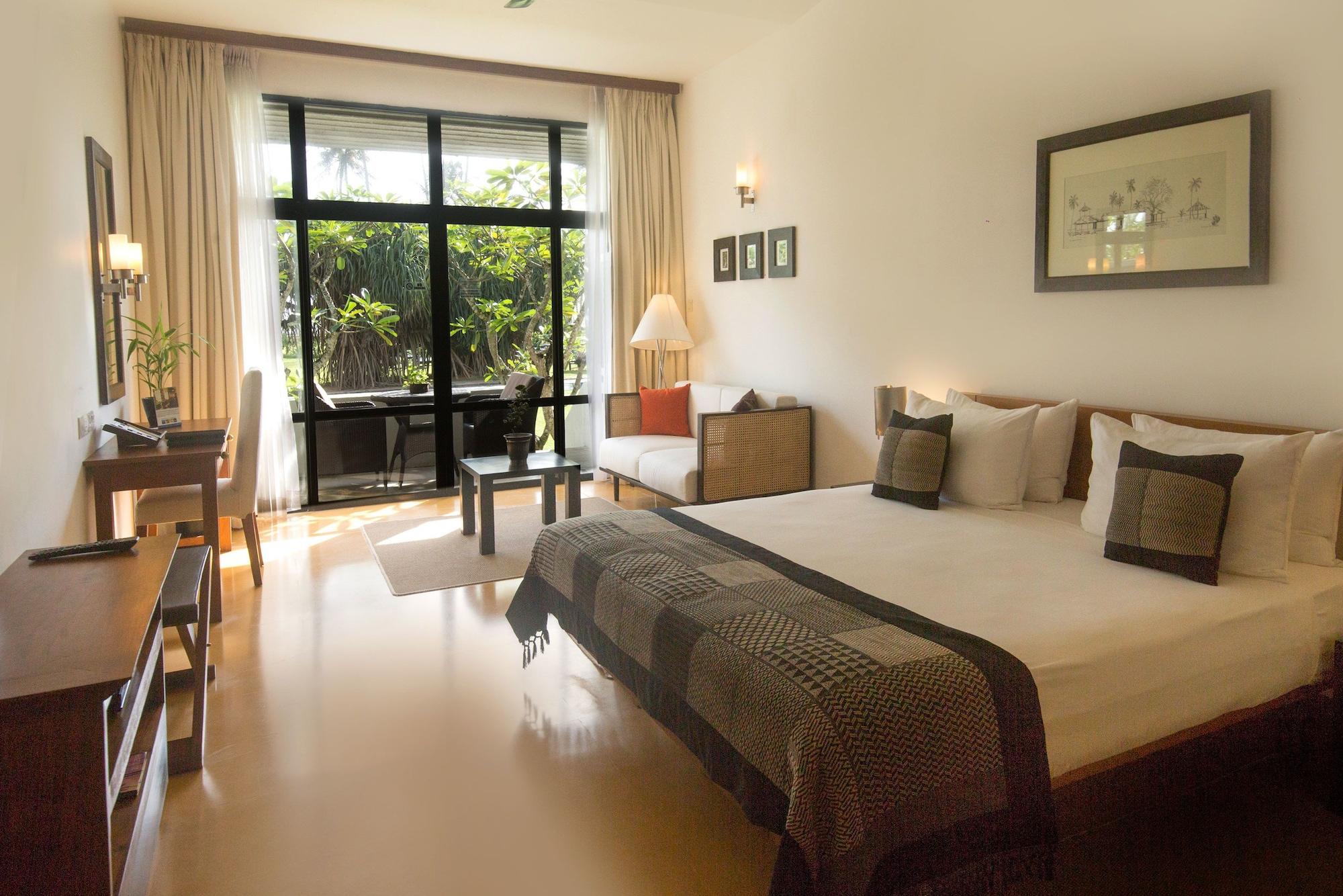 The Blue Water - Geoffrey Bawa Heritage - City Resort Hotel Wadduwa Exteriör bild