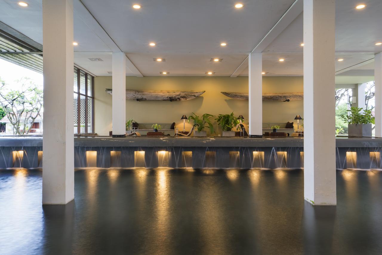 The Blue Water - Geoffrey Bawa Heritage - City Resort Hotel Wadduwa Exteriör bild