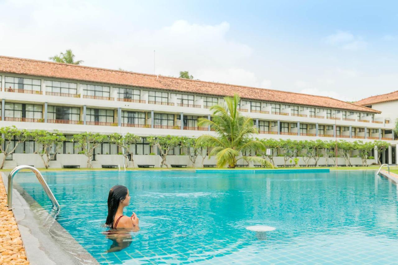 The Blue Water - Geoffrey Bawa Heritage - City Resort Hotel Wadduwa Exteriör bild